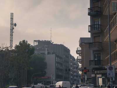 Telebari/Ex Hotel Ambasciatori � Ritorniamo a viaggiare verso sud. Circoscritta da via Omodeo, via Fanelli, viale Einaudi e via Amendola, si trova una zona segnata dalla presenza dell�emittente televisiva locale nata nel 1973 e dall�ex Hotel Ambasciatori, albergo prestigioso ora diventato un condominio